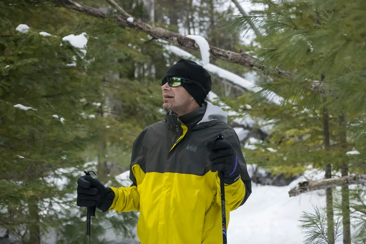 Raquette en forêt l’hiver
